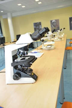фот. 4 Лабораторно-дослідний мікроскоп